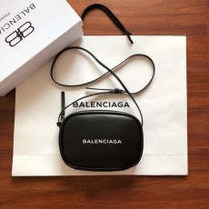 [premium] B 발렌*** 카메라백 25CM