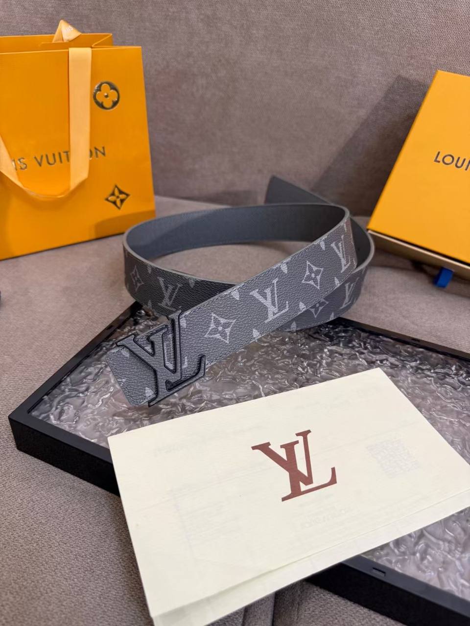 L 루이비* LV 이니셜 40MM 리버서블 벨트